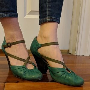 Seychelles 3.5" teal and green leather heels